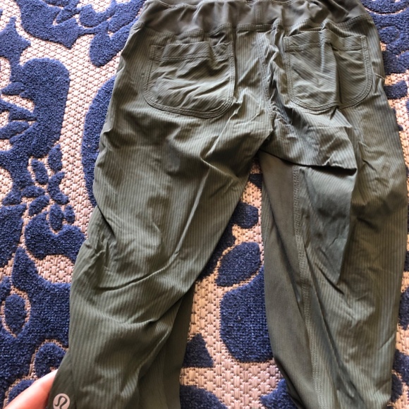 Lululemon studio pant 25" size 2 - Picture 7 of 8